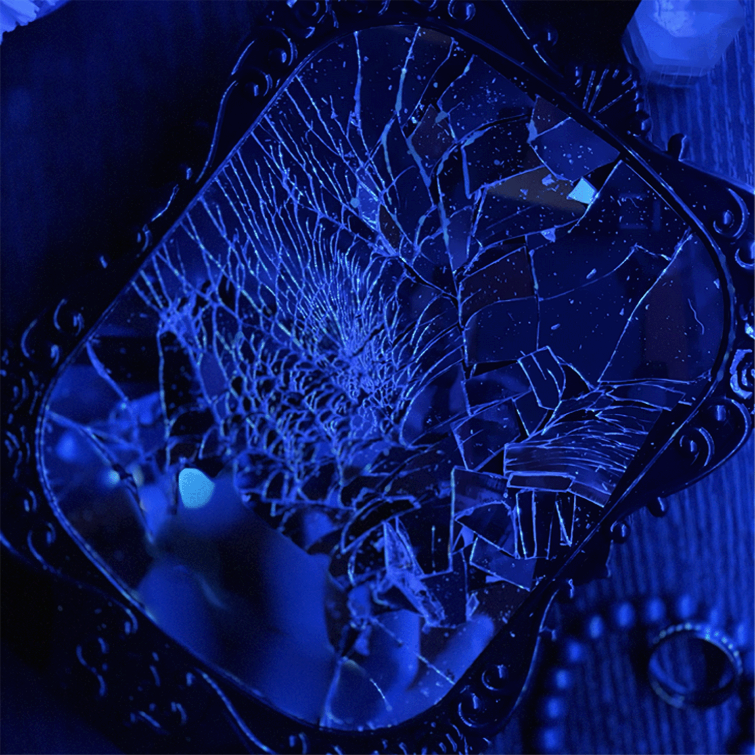 image of cracked mirror for visual representation